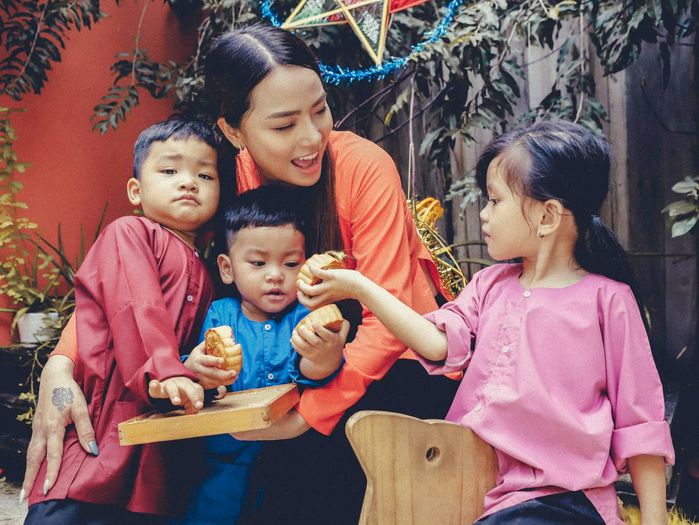 Gia đình đông con của Vbiz: Ốc Thanh Vân cho con học trường quốc tế