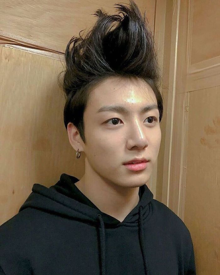 Những kiểu tóc chỉ muốn quên đi của idol Kpop: Taeyang tóc sushi lạ kỳ