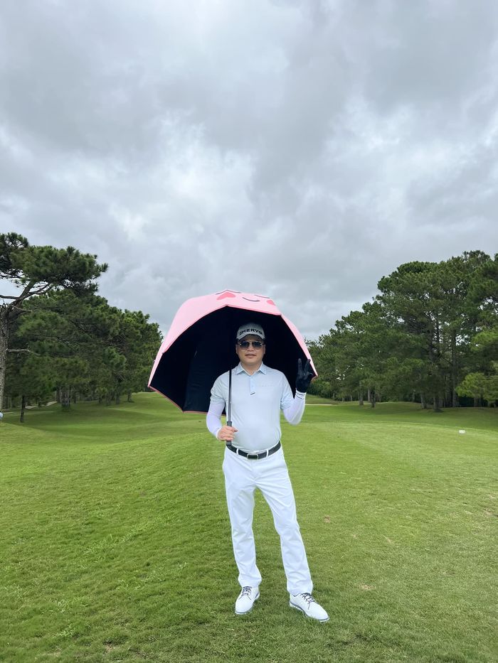 Phương Oanh thư thả cùng Shark Bình trên sân golf sau công khai hẹn hò