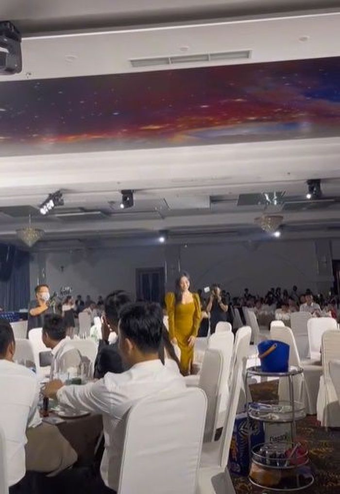 Bỏ ngoài tai ồn ào, Phương Oanh hạnh phúc khoe công việc thuận lợi