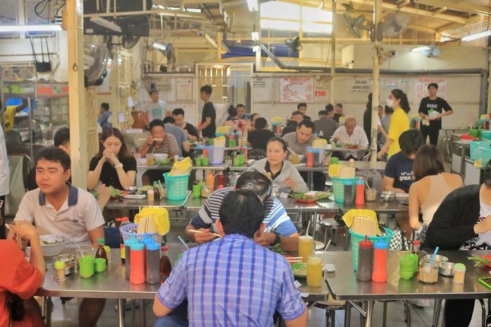 Quán miến gà núp hẻm Sài Gòn: Tồn tại 30 năm, tô 30k là no căng bụng