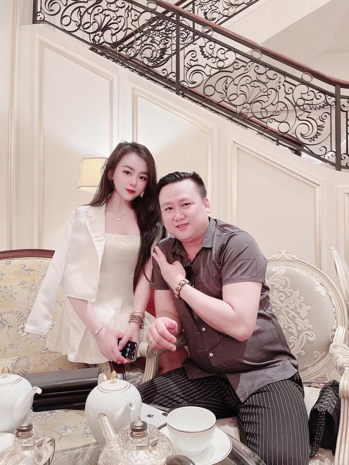 Con gái giả vờ xin tiền mua bánh ăn, được bố cho hẳn 2 tỷ đồng