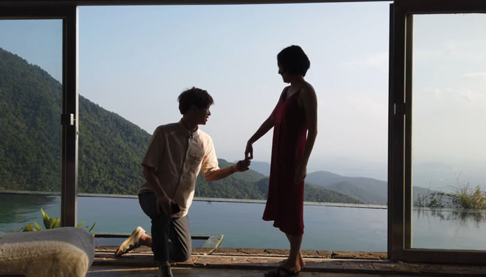 Khoảnh khắc cầu hôn bất ngờ của sao Việt