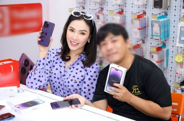 Những người Việt đầu tiên đồng loạt khoe sở hữu IPhone X với giá 