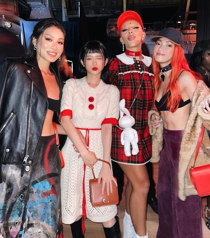 Sao Việt đi fashion show: Châu Bùi hưởng nhiều đặc quyền