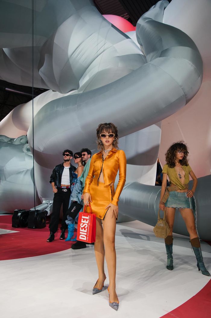 Sao Việt dự Milan Fashion Week: Châu Bùi ngồi hẳn vị trí front-row