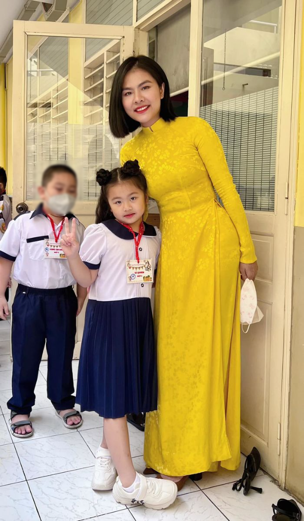 Sao Việt nô nức đưa con đi khai giảng năm học mới