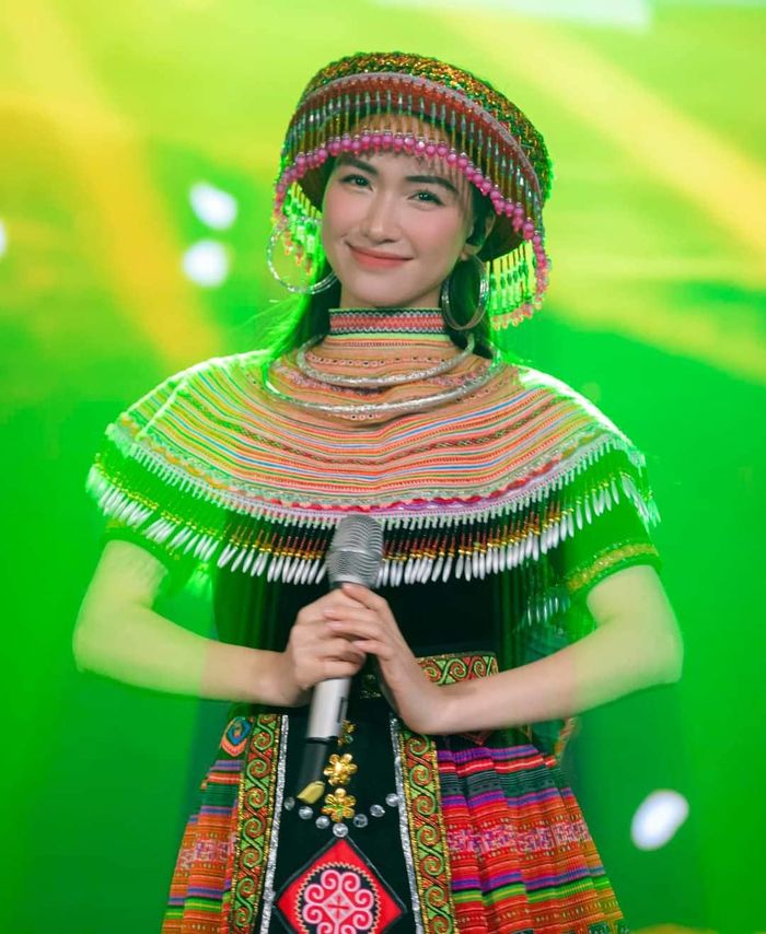 Sao Việt hóa thân đồng nghiệp: Anh Tú lầy lội cosplay MONO