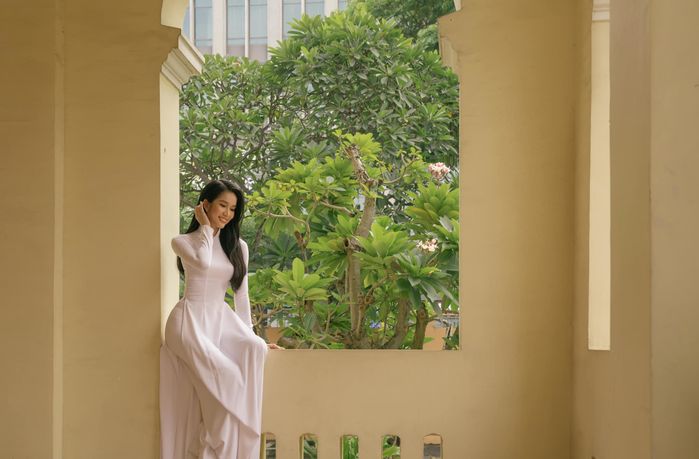 Sao Việt ngày khai giảng: Người thăm thầy cô, người diễn cực sung
