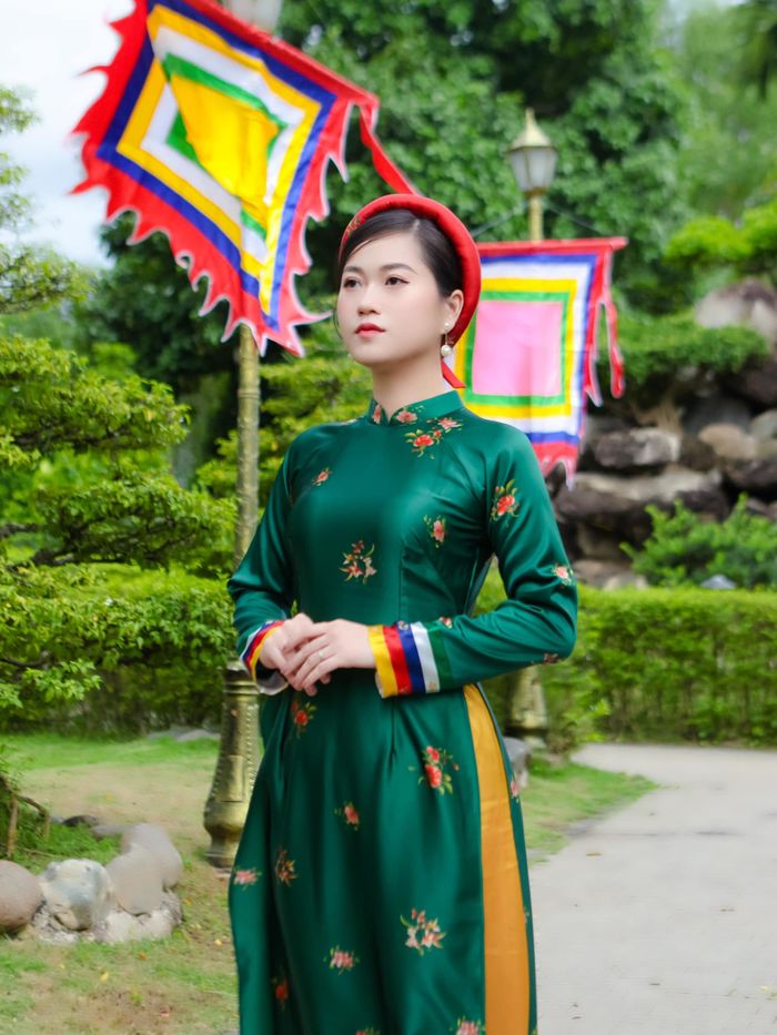 Sao Việt rần rần xả ảnh tươi rói cùng Hoài Linh ở đền thờ Tổ 100 tỷ