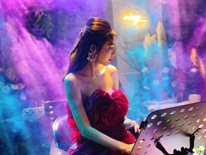 Sao Việt vẫn đi làm ngày lễ: Lan Ngọc chăm vậy bảo sao không đại gia