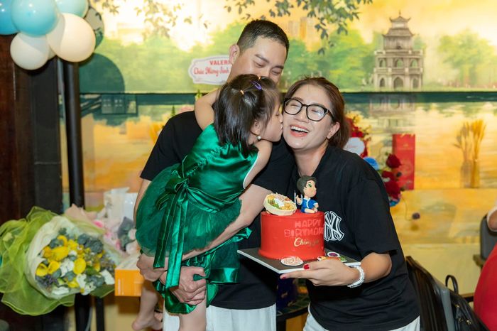 Sao Việt vượt định kiến yêu xa: Nhật Cường 20 năm chưa cưới vẫn bền