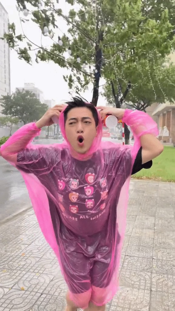 Siêu bão Noru làm du khách mắc kẹt tại miền Trung