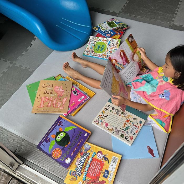 Tăng Thanh Hà dạy con quá khéo: Bé nào bé nấy mê đọc sách từ nhỏ