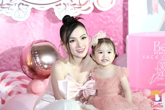 Thu Thủy và chồng trẻ tổ chức tiệc sinh nhật toàn màu hồng cho ái nữ