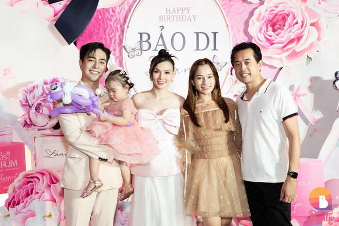 Thu Thủy và chồng trẻ tổ chức tiệc sinh nhật toàn màu hồng cho ái nữ