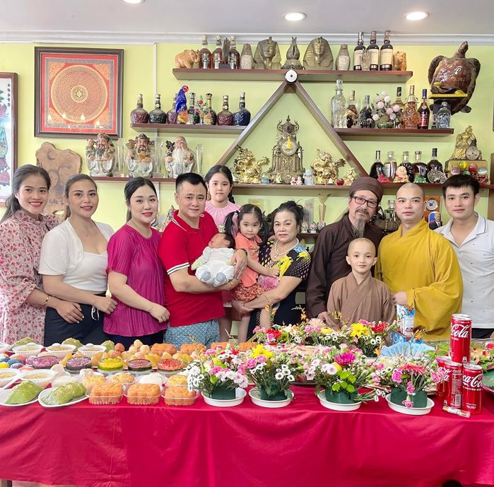 Tiệc đầy tháng của nhóc tỳ sao Việt: Con Dương Lâm đơn giản