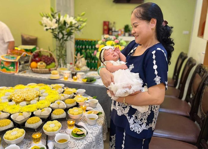 Tiệc đầy tháng của nhóc tỳ sao Việt: Con Dương Lâm đơn giản