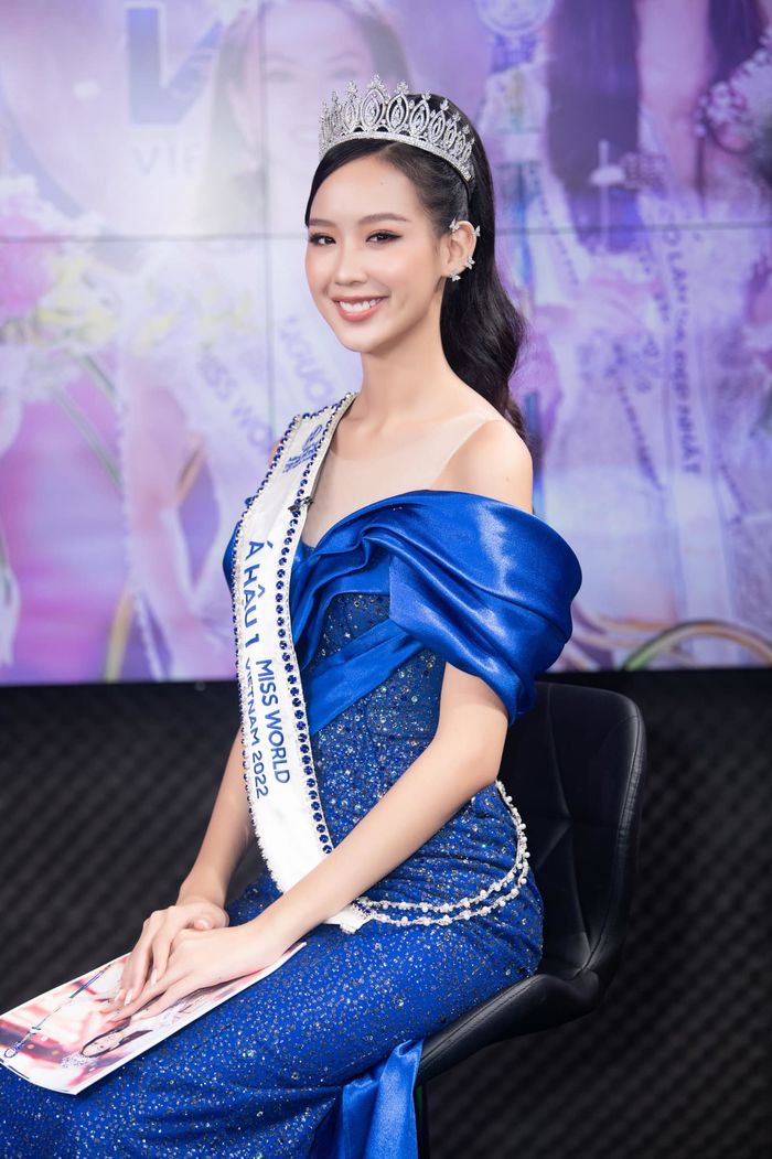 Top 3 Miss World Vietnam khoe ảnh chụp cùng bố mẹ: Nhan sắc di truyền