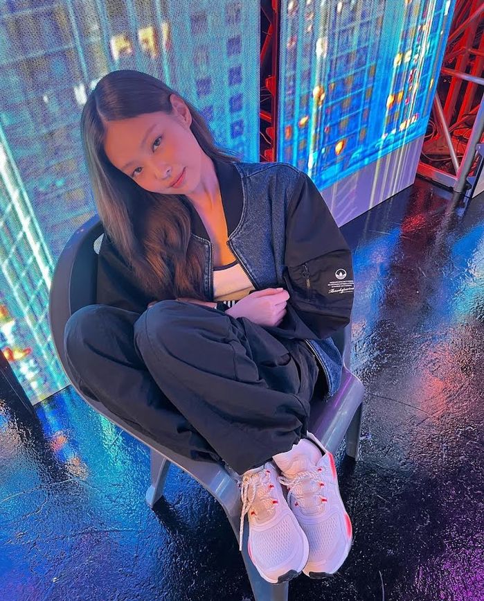 Trai xinh gái đẹp Kpop ngậm thìa vàng: Jennie chuẩn tiểu thư