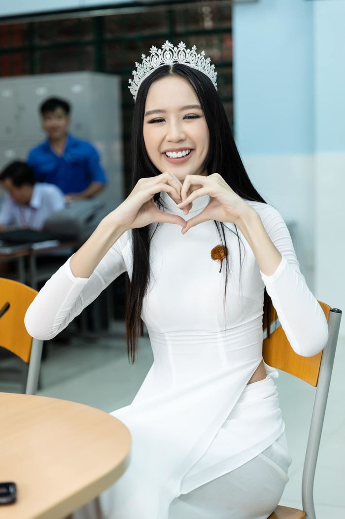 Trước thềm sang Ai Cập, Bảo Ngọc đọ dáng bên Miss Intercontinental