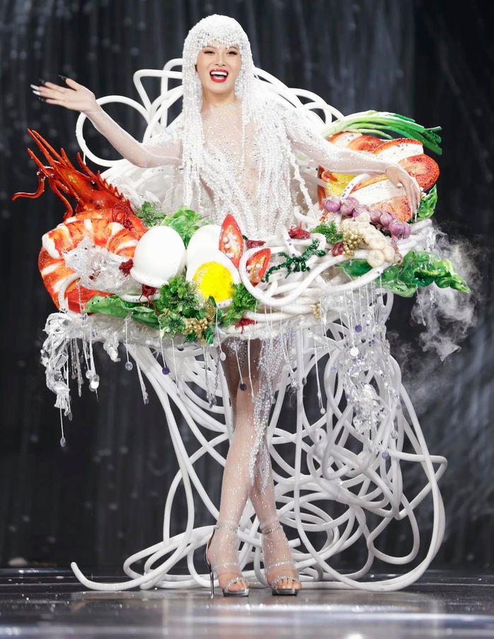 Truyền thông thuộc về Miss Grand VN: Khán giả Thái cũng dành lời khen