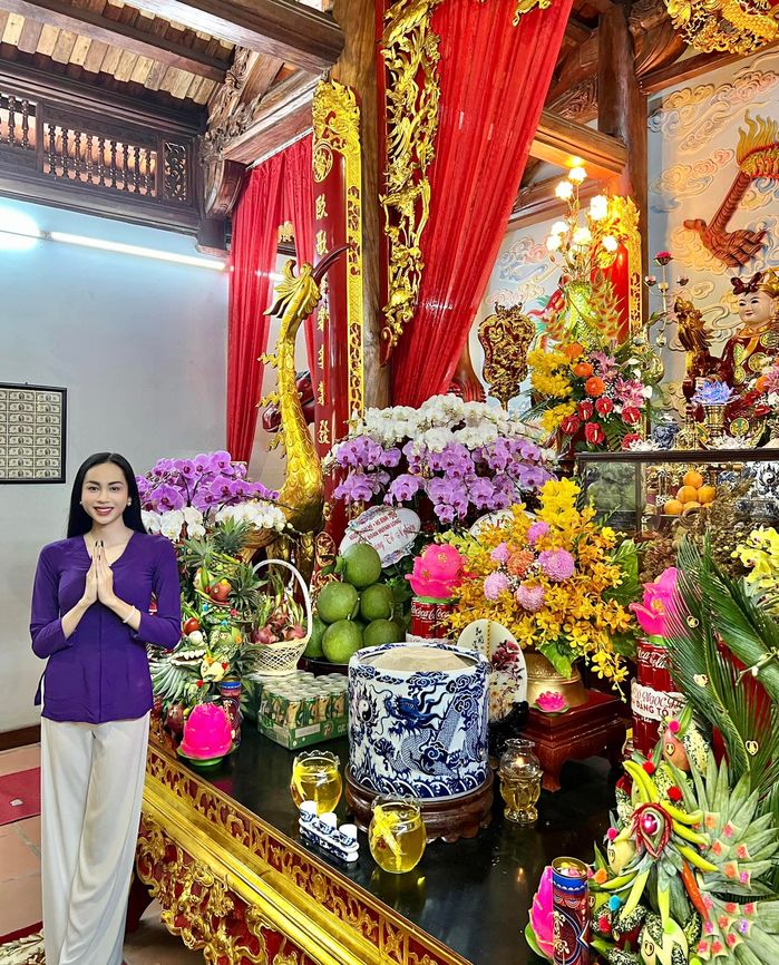 Dàn sao Việt nô nức đi cúng Tổ nghề ở đền 100 tỷ của Hoài Linh