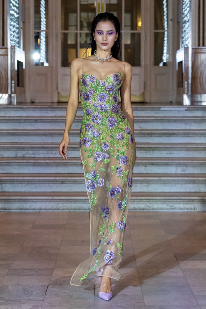 Vừa trở về từ London Fashion Week: Hương Ly đẹp như nữ thần