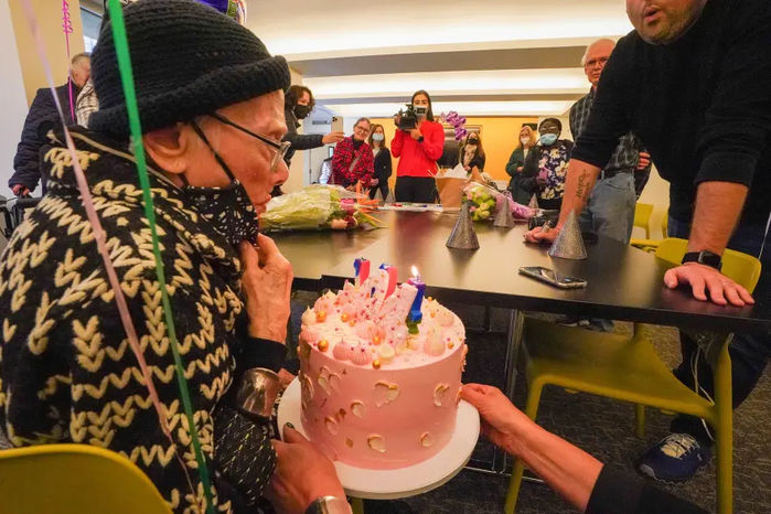 Học bí quyết sống lâu của cụ bà 104 tuổi: Yêu thương mọi người 