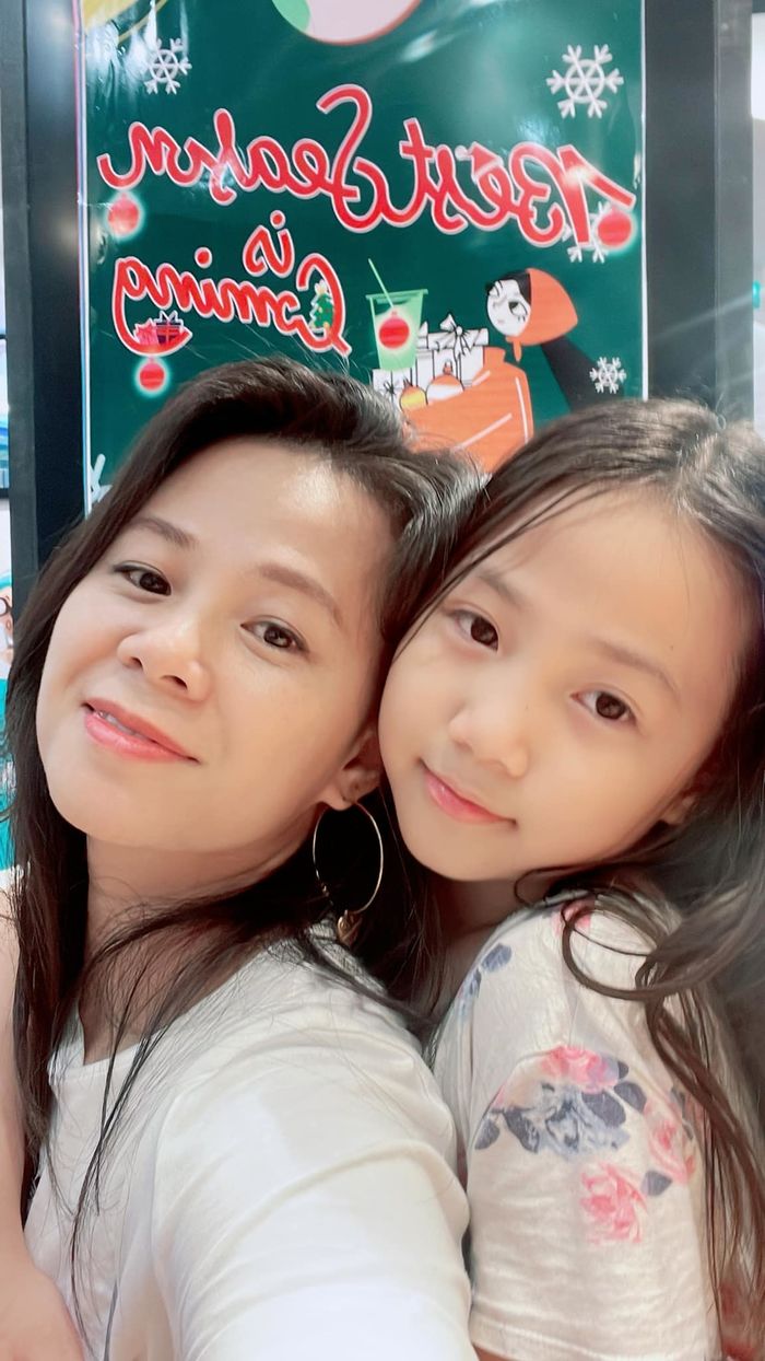 Con gái út nhà Shark Bình nhắn nhủ mẹ: Con chúc mẹ may mắn