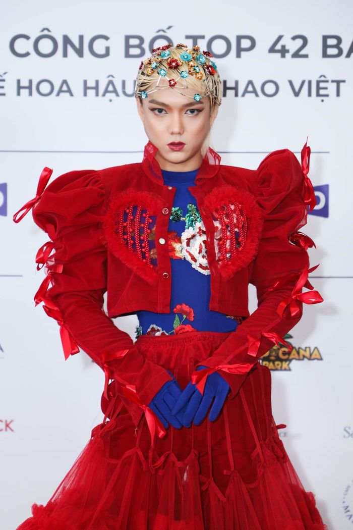 Hot Tiktoker Phạm Thoại quậy đục nước ở Seoul Fashion Week  
