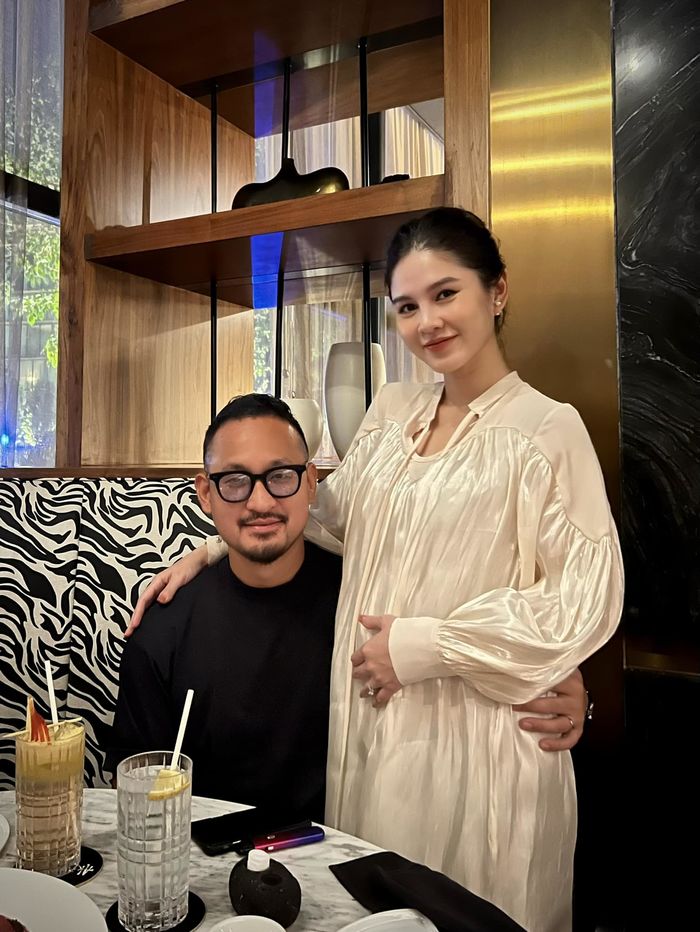 MC nhầm sân golf mang bầu con đầu lòng với chồng đại gia