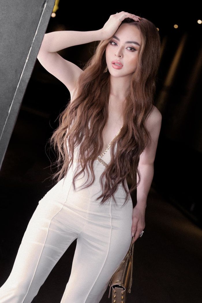 Miệng nói không vào showbiz mà Trang Nemo oanh tạc khắp sự kiện