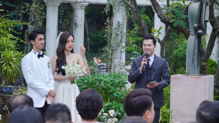Làm MC trong đám cưới Bình An - Phương Nga, Trần Ngọc bị ngỡ là chú rể