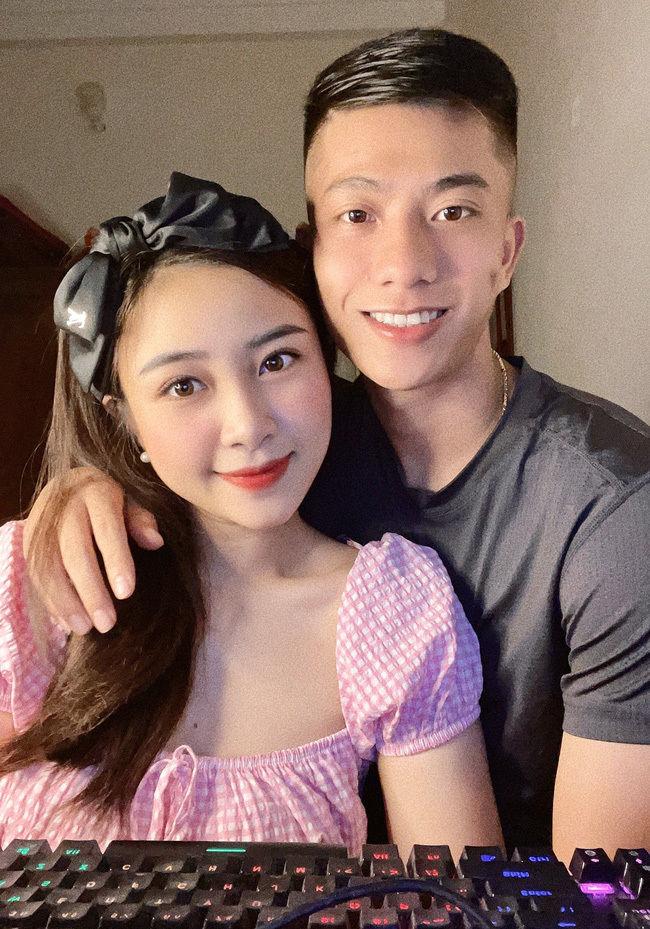 Vợ Phan Văn Đức hợp vía bầu: Vóc dáng 2 lần sinh nở vẫn cực thon gọn
