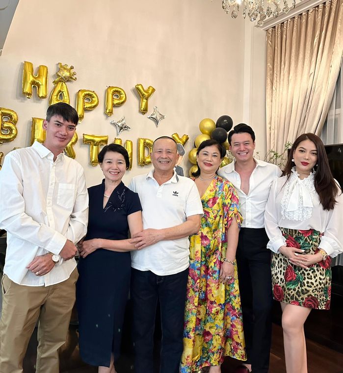 Ảnh hot sao Việt 31/10: Trương Ngọc Ánh - Anh Dũng tình bể bình