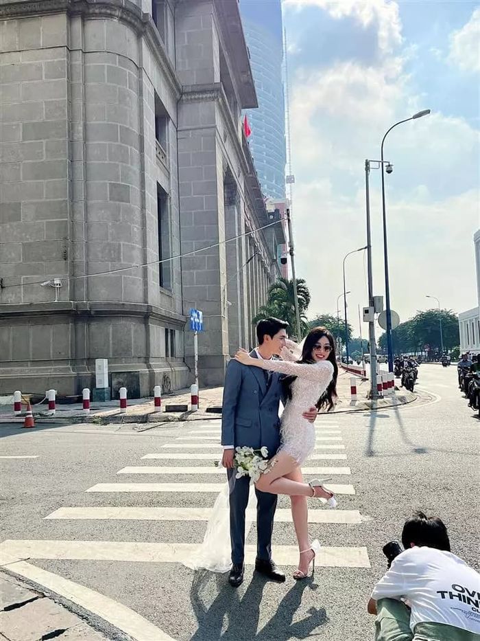 Á hậu Phương Nga đích thị là cô dâu thử nhiều váy cưới nhất Vbiz