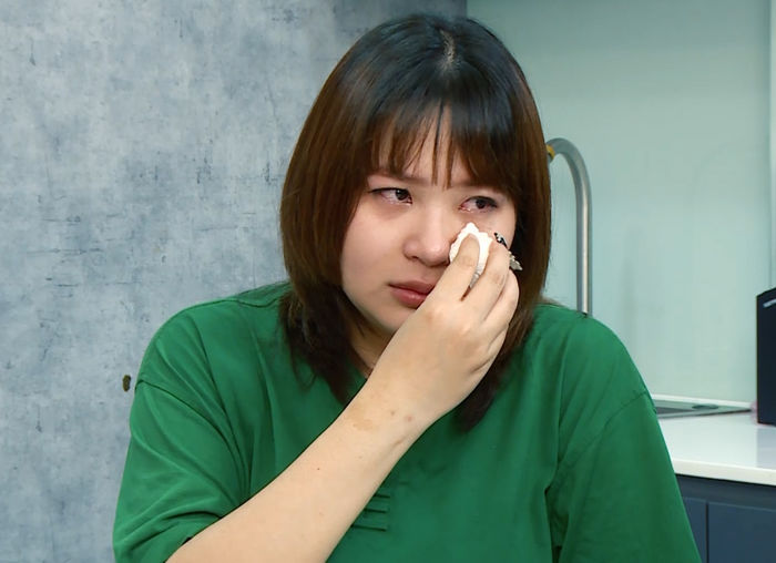 Từng bưng nước kiếm sống nay Tiktoker Huỳnh Phụng sắm nhà, xe sang