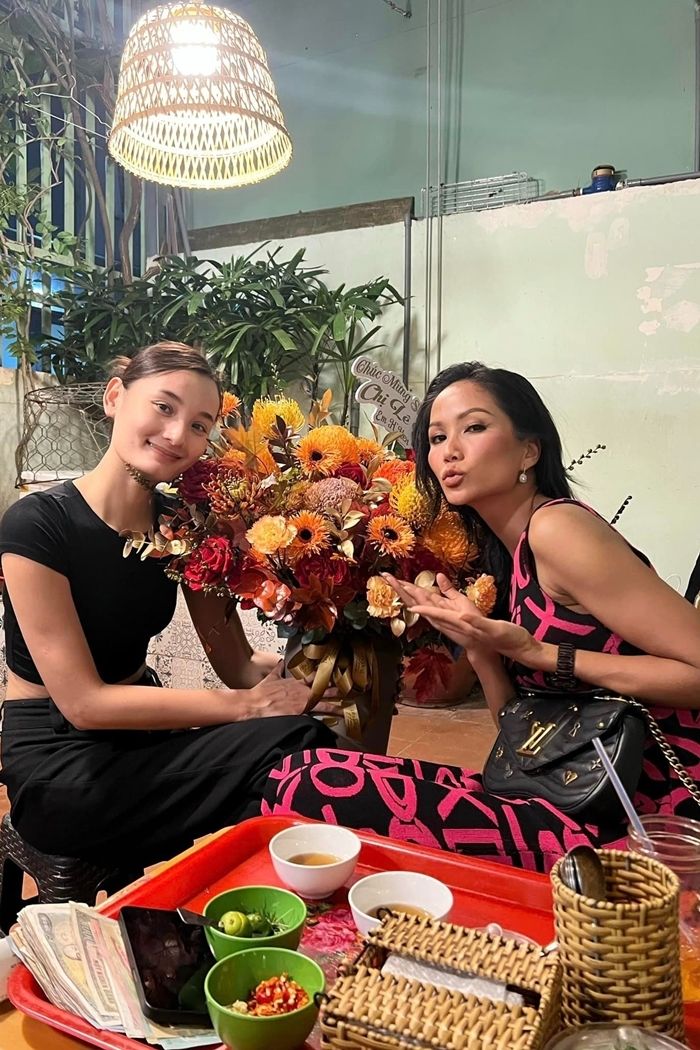 Ảnh hot sao Việt 14/10: Lệ Nam và Nam Em đọ sắc Angela Phương Trinh