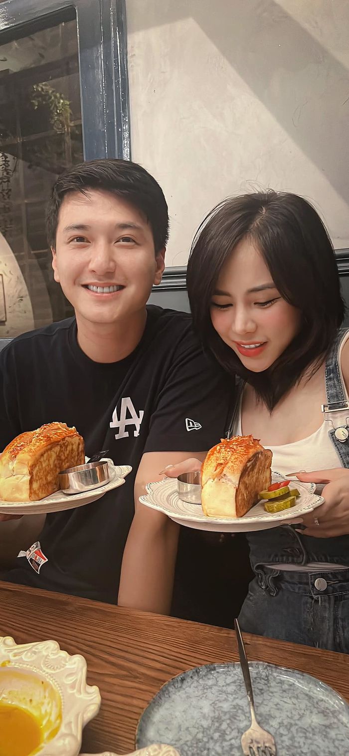 Ảnh hot sao Việt 2/10: Đoàn Thiên Ân mặc lại váy của Khánh Vân