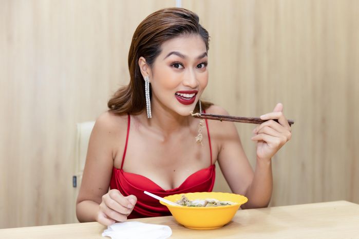 Ảnh hot sao Việt 27/10: Trai nhảy Ngọc Thuận khoe ảnh cưới