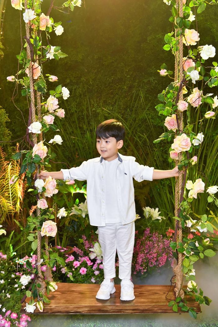 Ảnh hot sao Việt 7/10: Ngô Thanh Vân khoe ảnh cưới với Huy Trần