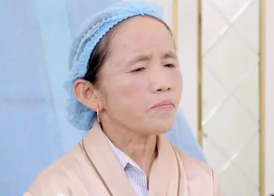 Bà Tân Vlog xuất hiện với nhan sắc mới lạ sau khi tân trang
