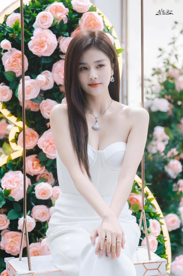 Bạch Lộc - Nhiệt Ba chung một tạo hình: Mỹ nhân Tân Cương thắng đậm