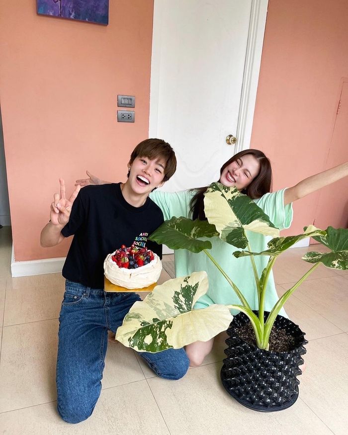 Baifern đón sinh nhật tuổi 30: Visual xịn, có tình tin đồn tặng bánh