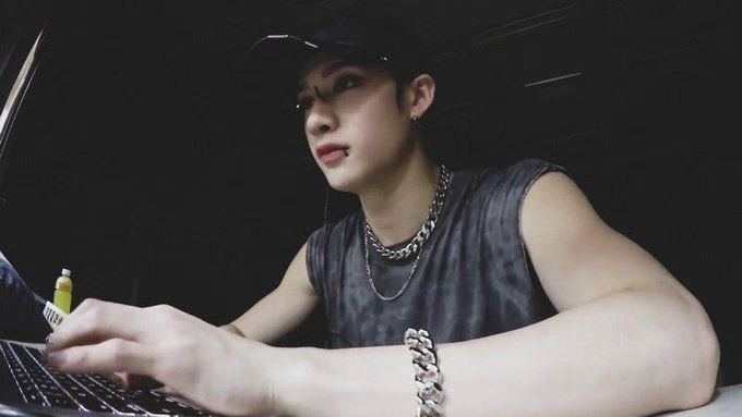 Bang Chan (Stray Kids): Idol toàn năng, nhường hẳn phiếu ăn cho TWICE