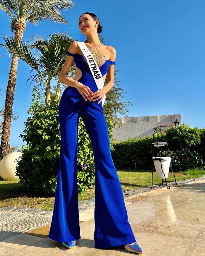 Bảo Ngọc khoe kiếm Nhật phần thi áo tắm tại Miss Intercontinental
