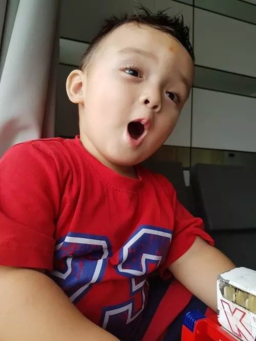 Bé trai mang hai dòng máu Việt - Đức đẹp như tài tử điện ảnh