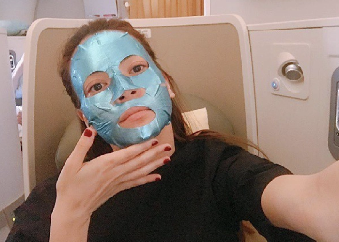 Bí kíp trẻ hoá ở tuổi U40 của sao Việt: Đắp mặt nạ, dưỡng da bình dân