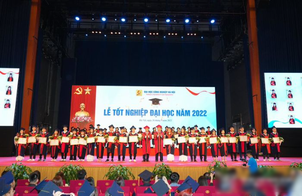 Bí quyết học giỏi của nữ sinh Hà Nội giành 2 học bổng toàn phần